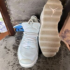 Nike Jordans Air Mae in light blue